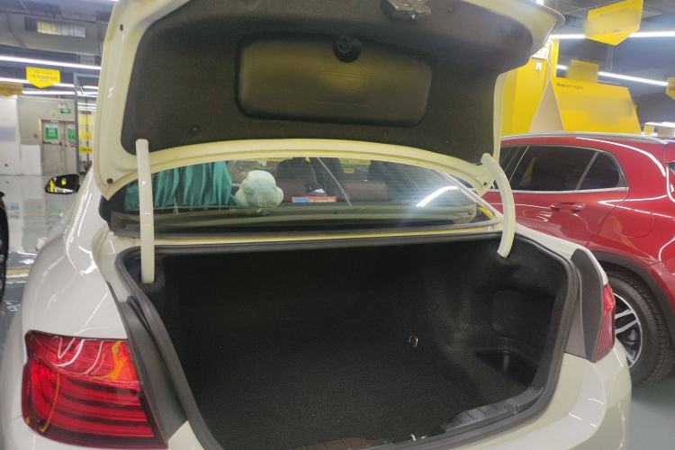 Used BMW 5 Series 2014 525Li Leading Model
