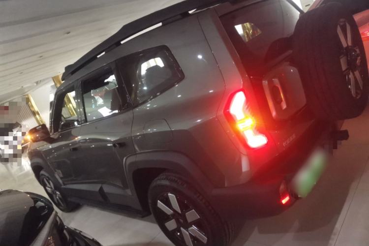 Used  G318 2024 Four-Wheel-Drive Air Suspension Model