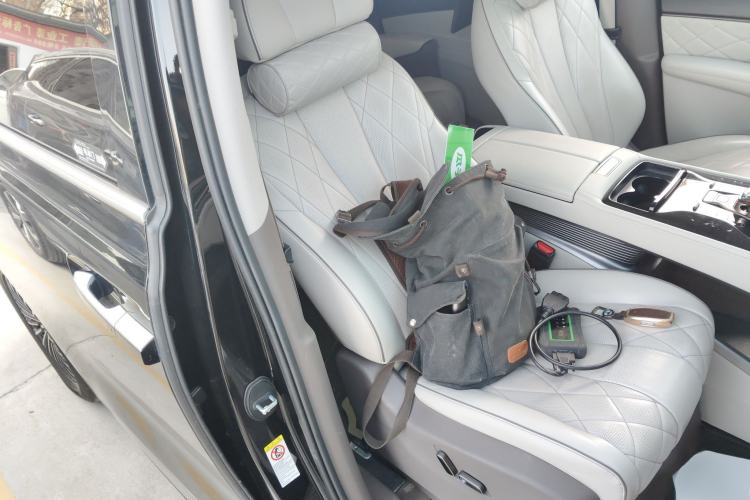 Used Denza D9 2022 DM-i 970 Four-Wheel Drive Prestige Model
