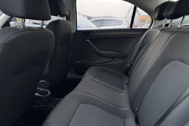 Used Volkswagen Jetta 2015 1.6L Automatic Fashion Model
