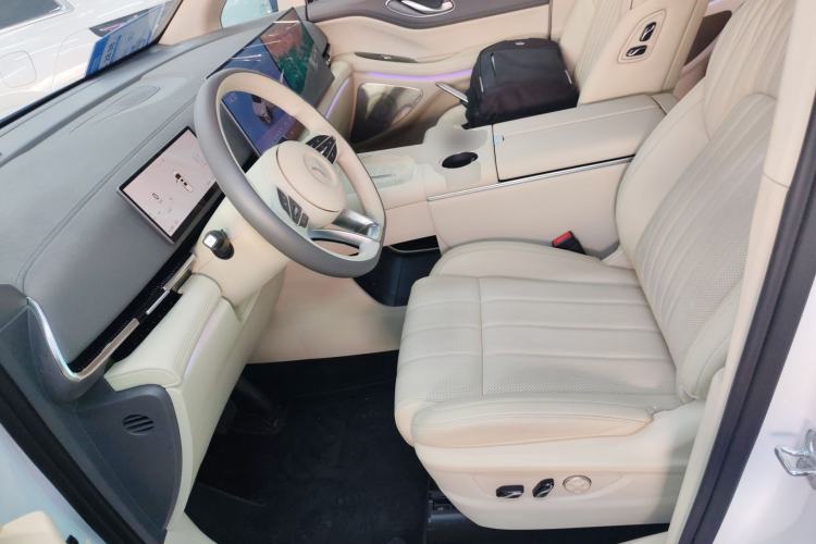 Used VOYAH Dream 2025 EV Four-Wheel Drive Flagship Kunpeng Edition