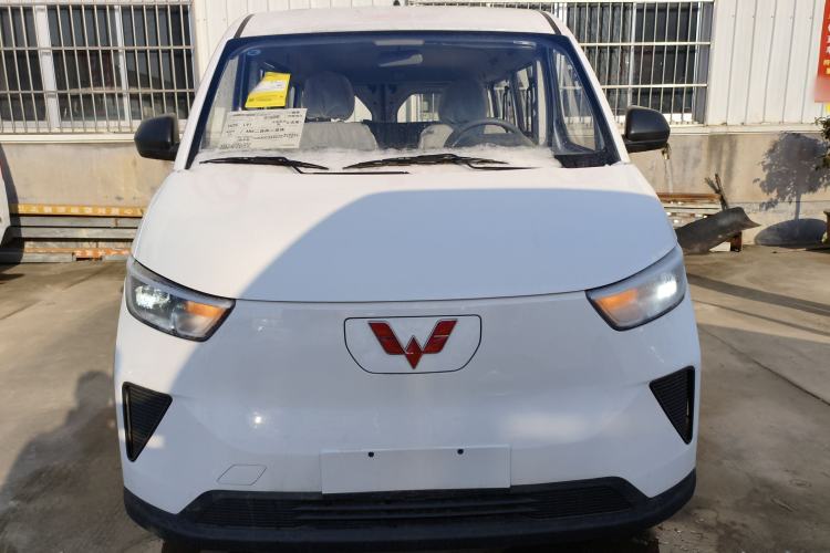 Used Wuling Yangguang 2024 300KM Comfort Version Passenger Van 75kW
