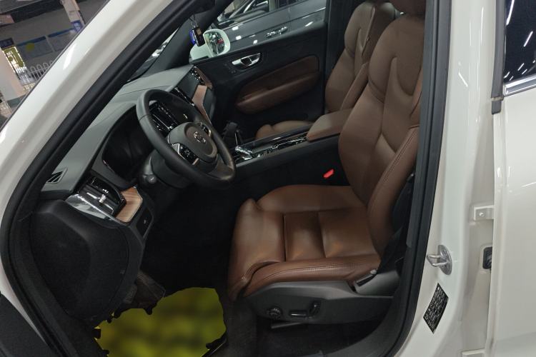 Used Volvo XC60 2025 B5 Four-Wheel Drive Smart & Advanced Luxury Edition
