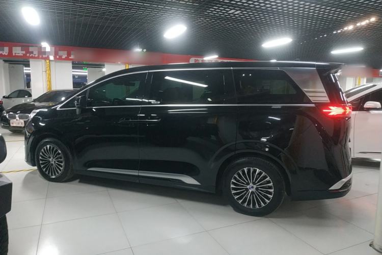 Used Denza D9 2022 DM-i 1040 Prestige Model