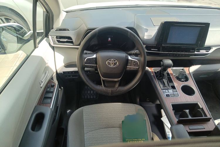 Used Toyota Sienna 2023 2.5L Hybrid Comfort Edition
