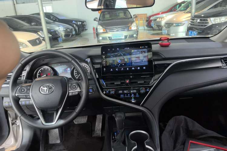 Used Toyota Camry 2023 2.0G Luxury Edition
