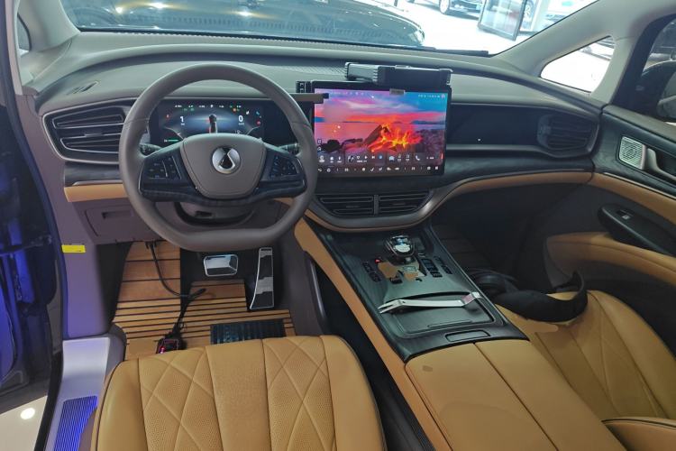 Used Denza D9 2022 DM-i 1040 Prestige Model