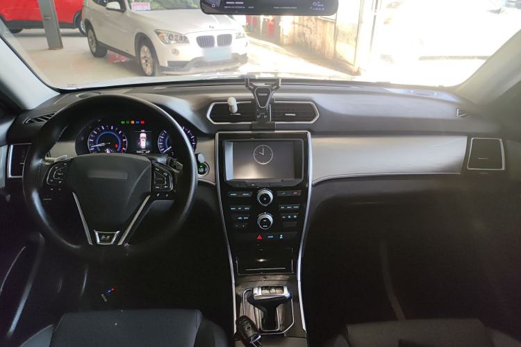 Used Haval H2 2018 Chuanxiang Edition 1.5T Dual-Clutch Two-Wheel Drive Fashion Model China V Standard
