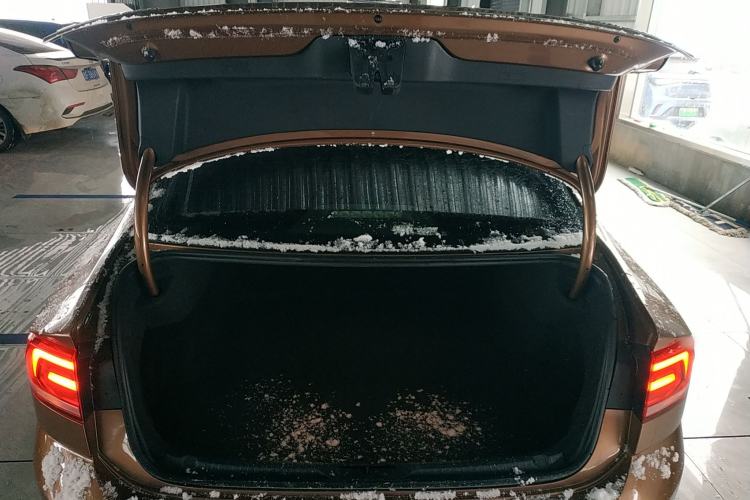 Used Volkswagen Lamando 2015 230TSI DSG Fashion Edition
