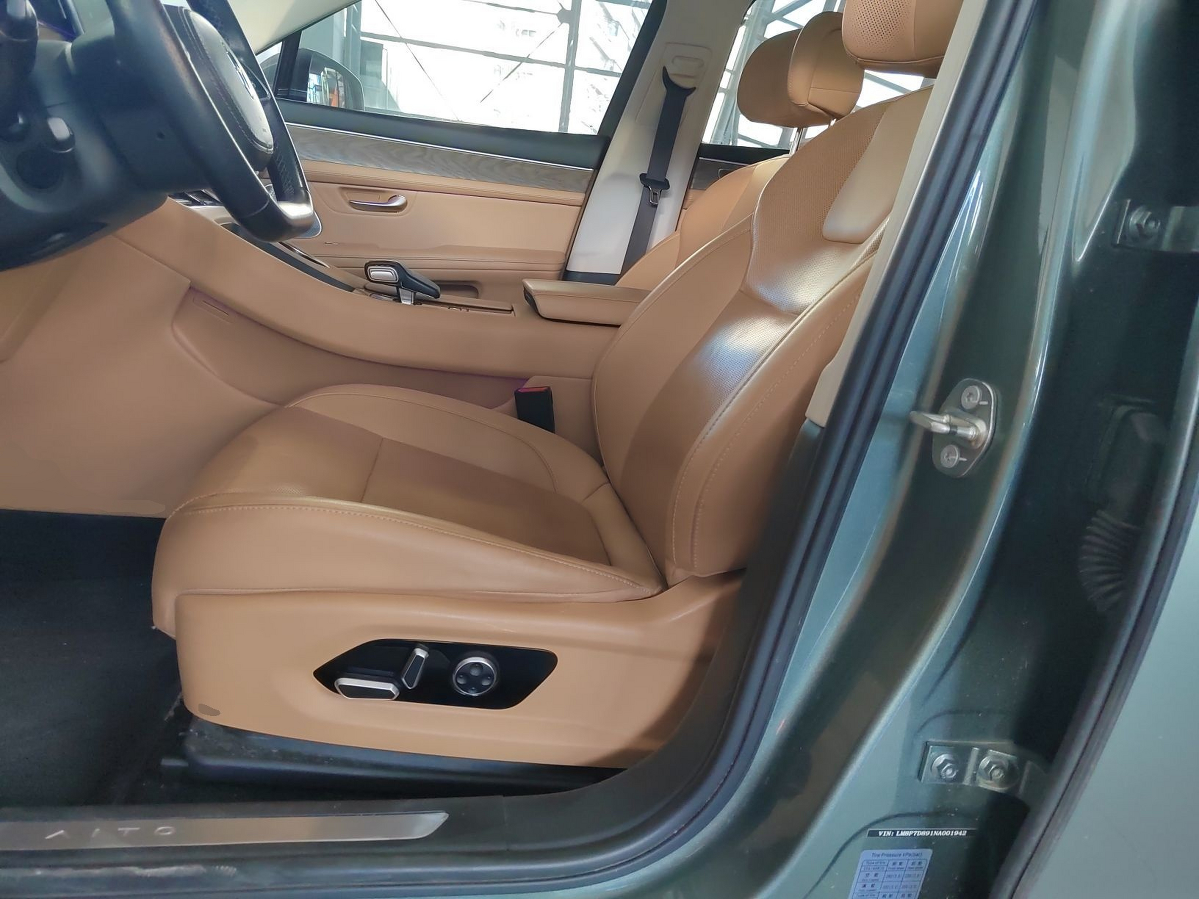 Переднее сиденье в автомобиле