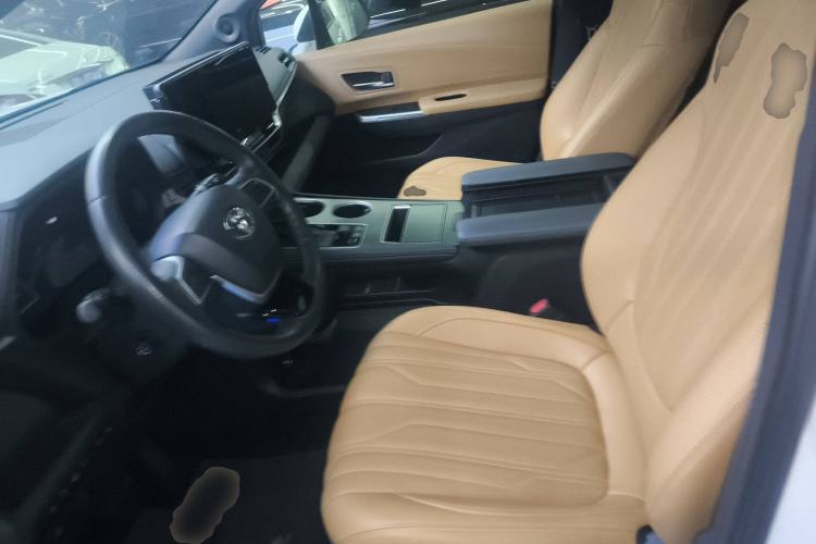 Used Toyota Sienna 2021 2.5L Hybrid Platinum Edition
