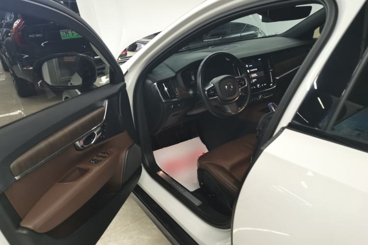 Used Volvo V90 2021 Cross Country B5 AWD Smart Range Edition
