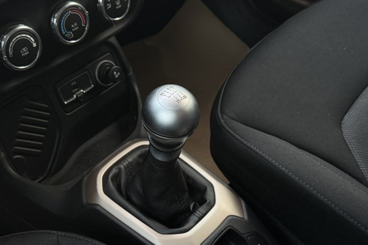 Used  Renegade 2017 180T Manual Kinetic Edition