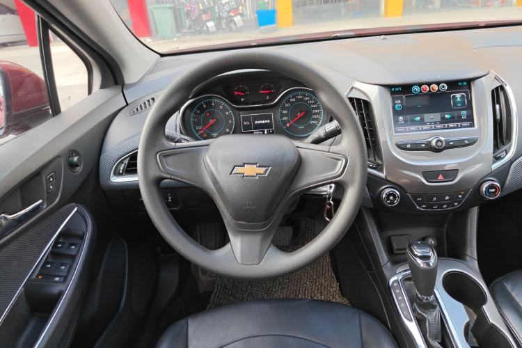 Used Chevrolet Cruze 2018 320 Automatic Pioneer Sunroof Edition
