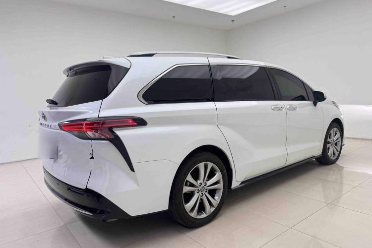 Used Toyota Sienna 2023 2.5L Hybrid Deluxe Edition
