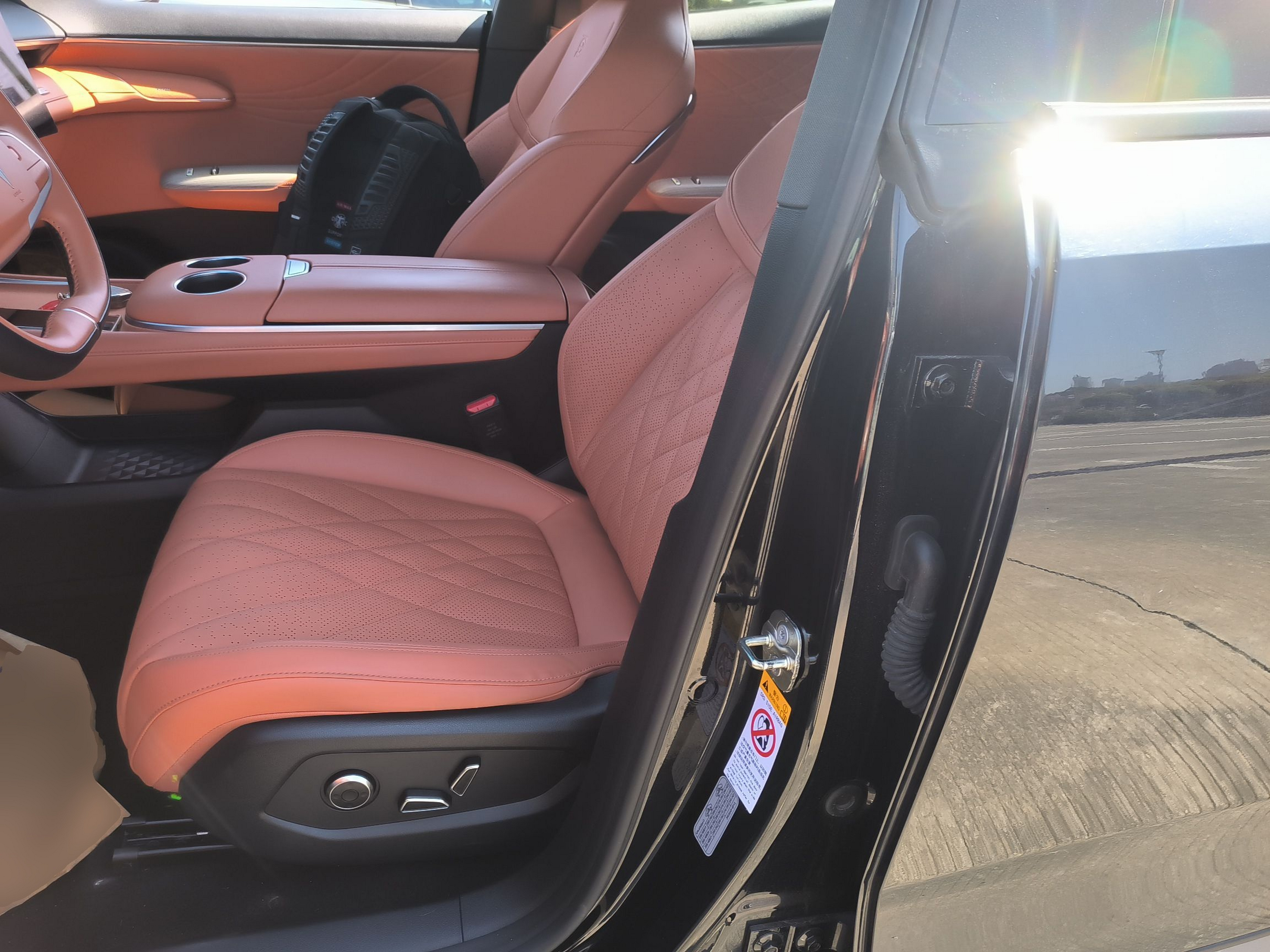 Переднее сиденье в автомобиле