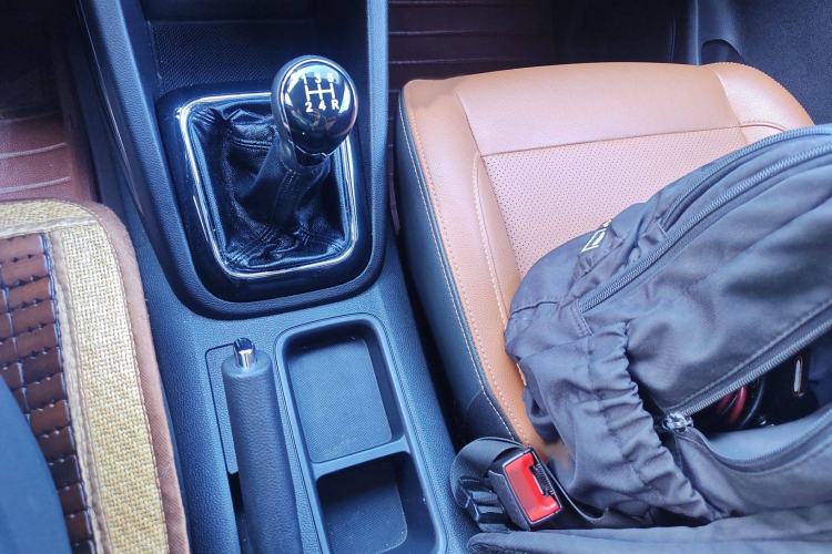 Used Oshan CX70 2016 1.6L manual luxury version
