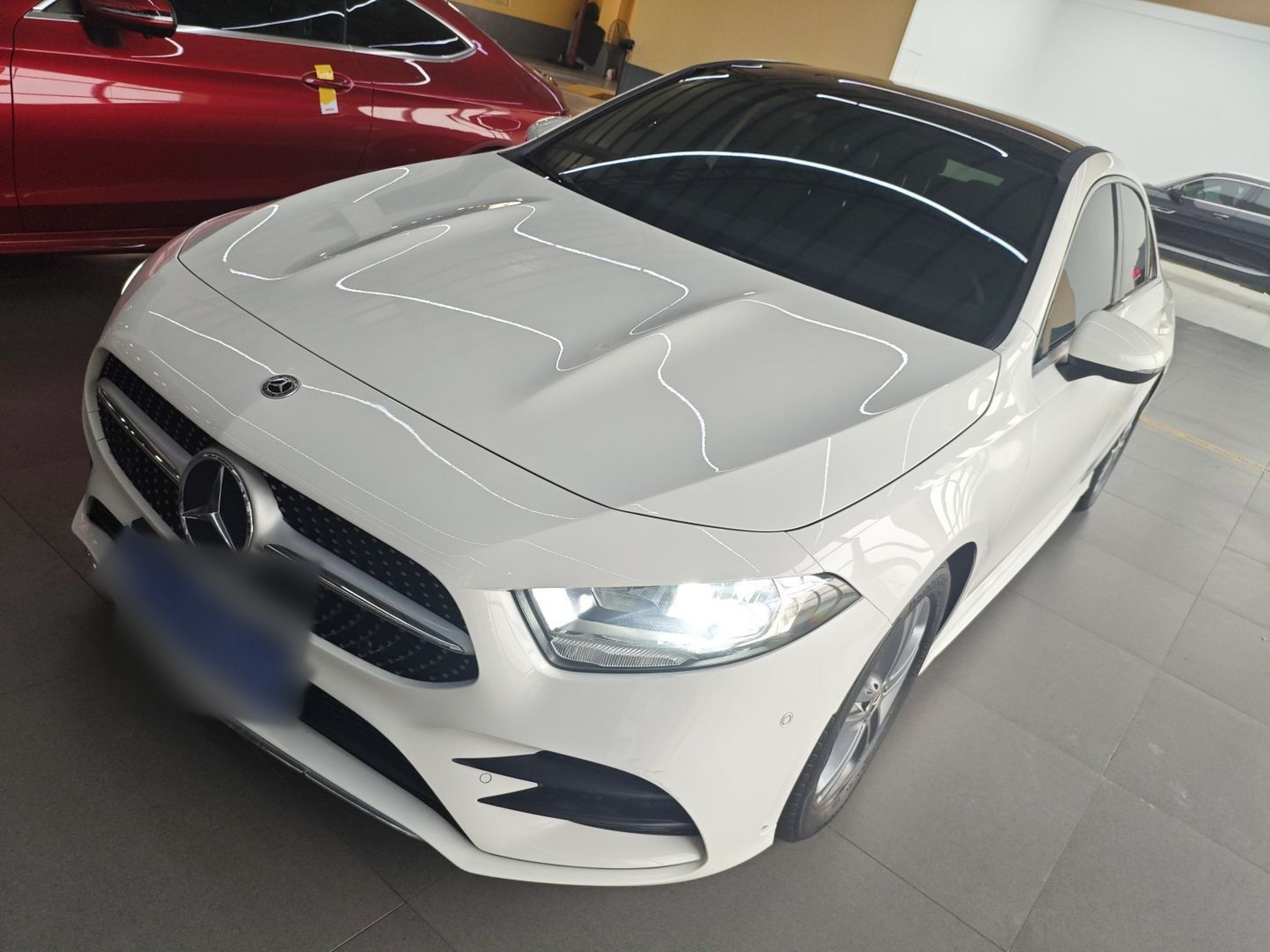 Под передней частью автомобиля