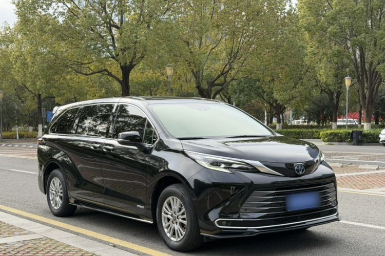 Used Toyota Sienna 2021 2.5L Hybrid Luxury Edition