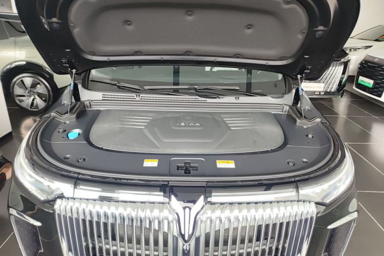 Used VOYAH Dream 2025 PHEV Four-Wheel Drive Prestige Kunpeng Edition
