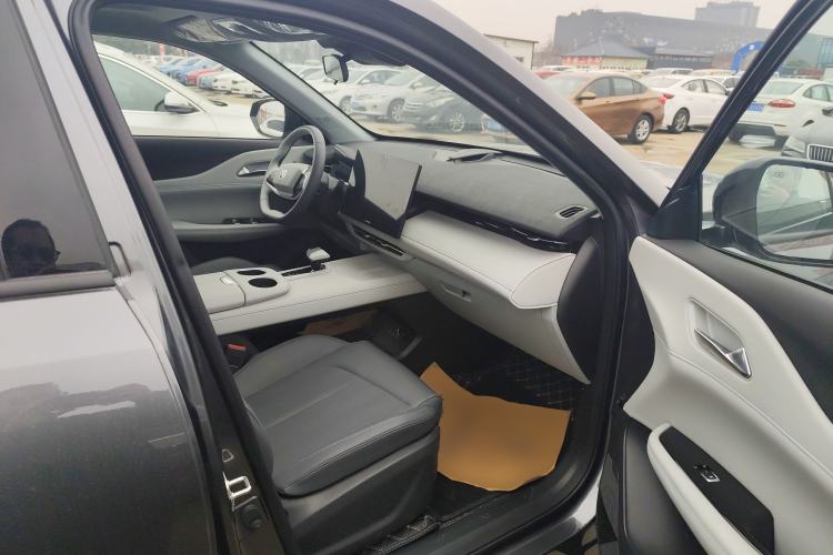 Used Changan UNI-Z New Energy 2024 Blue Whale Smart Electric iDD 125km Leading Model