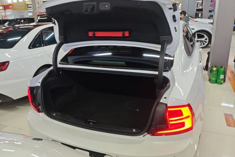 Used Volvo S90 2017 T4 Zhiyuan Edition