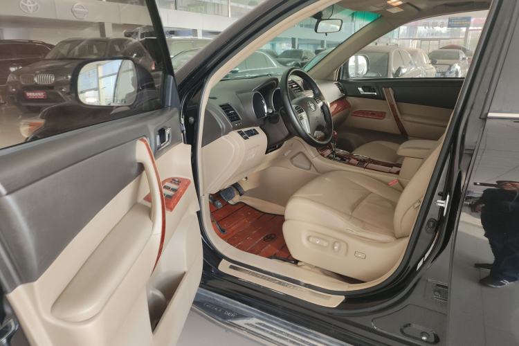 Used Toyota Highlander 2012 2.7L Two-Wheel Drive 7-Seater Luxury Edition
