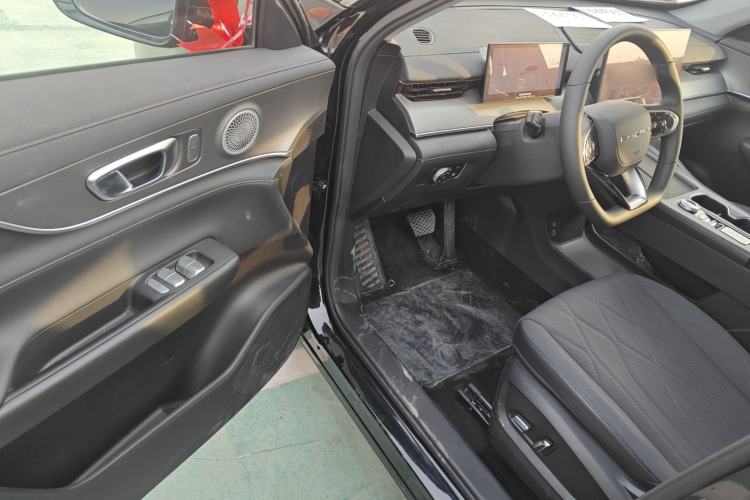 Used Chery Tiggo 8 PLUS C-DM 2025 1.5T 116 km Luxury Version 5 Seats