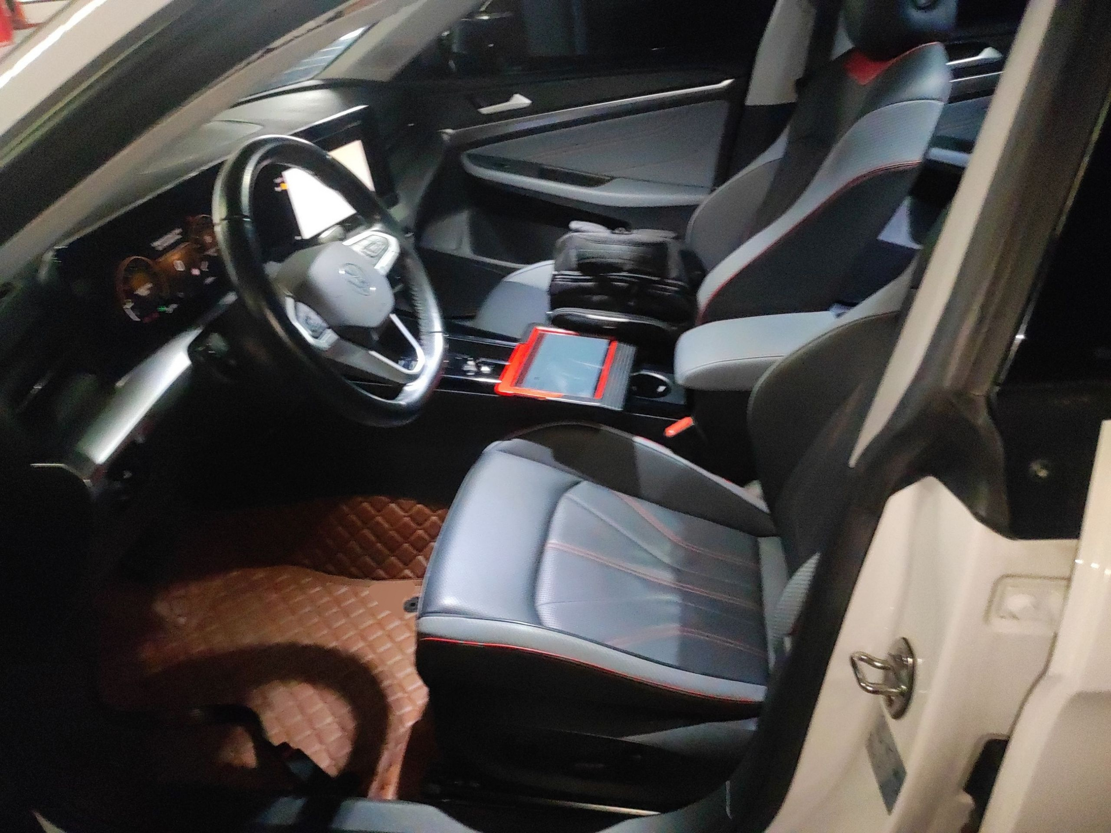 Переднее сиденье в автомобиле