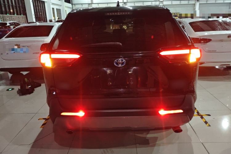 Used Toyota RAV4 2020 Dual-Engine 2.5L E-CVT Two-Wheel Drive Elite Edition
