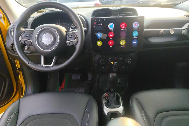 Used  Renegade 2019 220T Automatic Elite Edition
