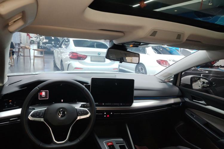 Used Volkswagen Golf 2025 300TSI Pro
