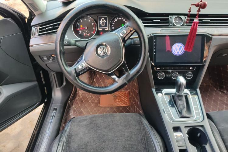 Used Volkswagen Magotan 2017 330TSI DSG Luxury Model
