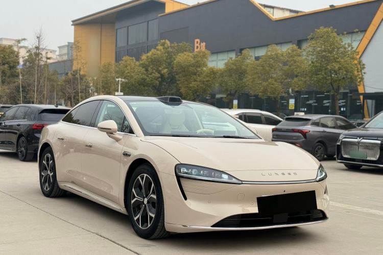 Used Hima Luxeed S7 2025 855 km Max