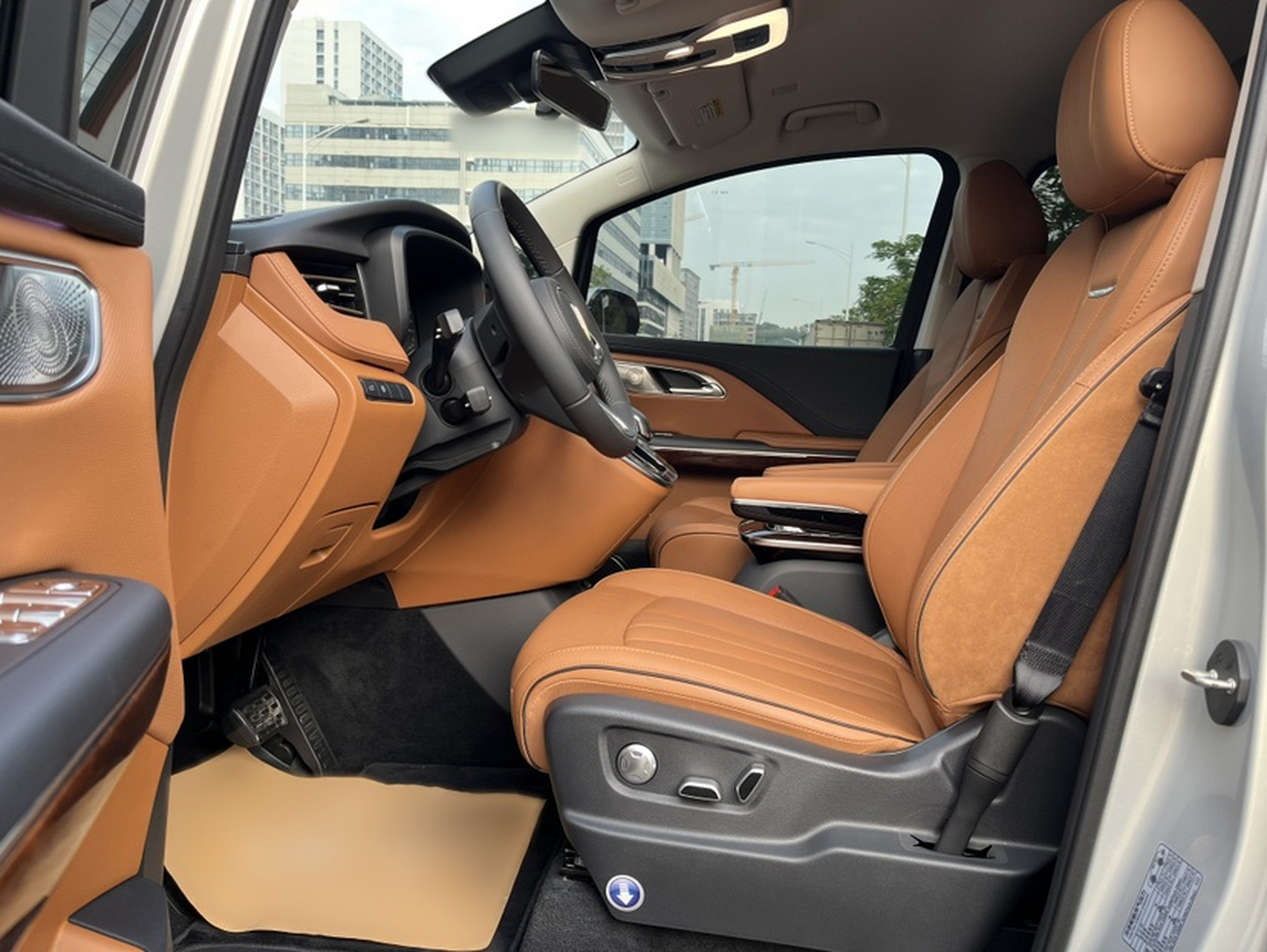 المقاعد الأمامية داخل السيارة