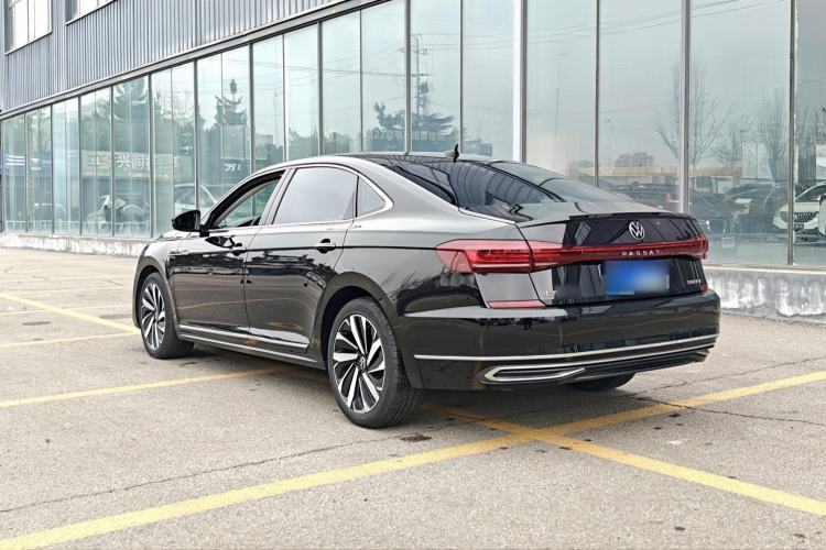 Used Volkswagen Passat 2022 330TSI Starry Luxury Edition – Exclusive Special Edition
