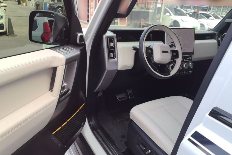 Used  V23 2025 401 Two-Wheel Drive Intelligent Driving Version
