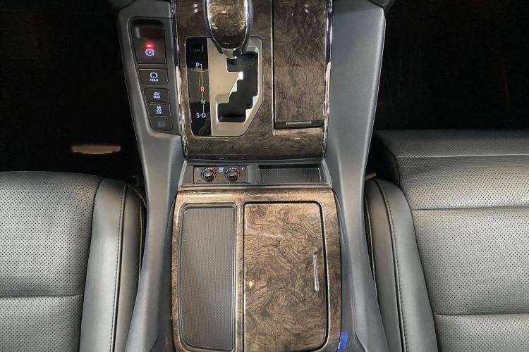 Used Toyota Vellfire 2021 Crown Dual-Engine 2.5L HV Prestige Edition
