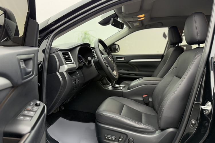 Used Toyota Highlander 2018 2.0T Four-Wheel Drive Luxury Version 7 Seats China VI Standard