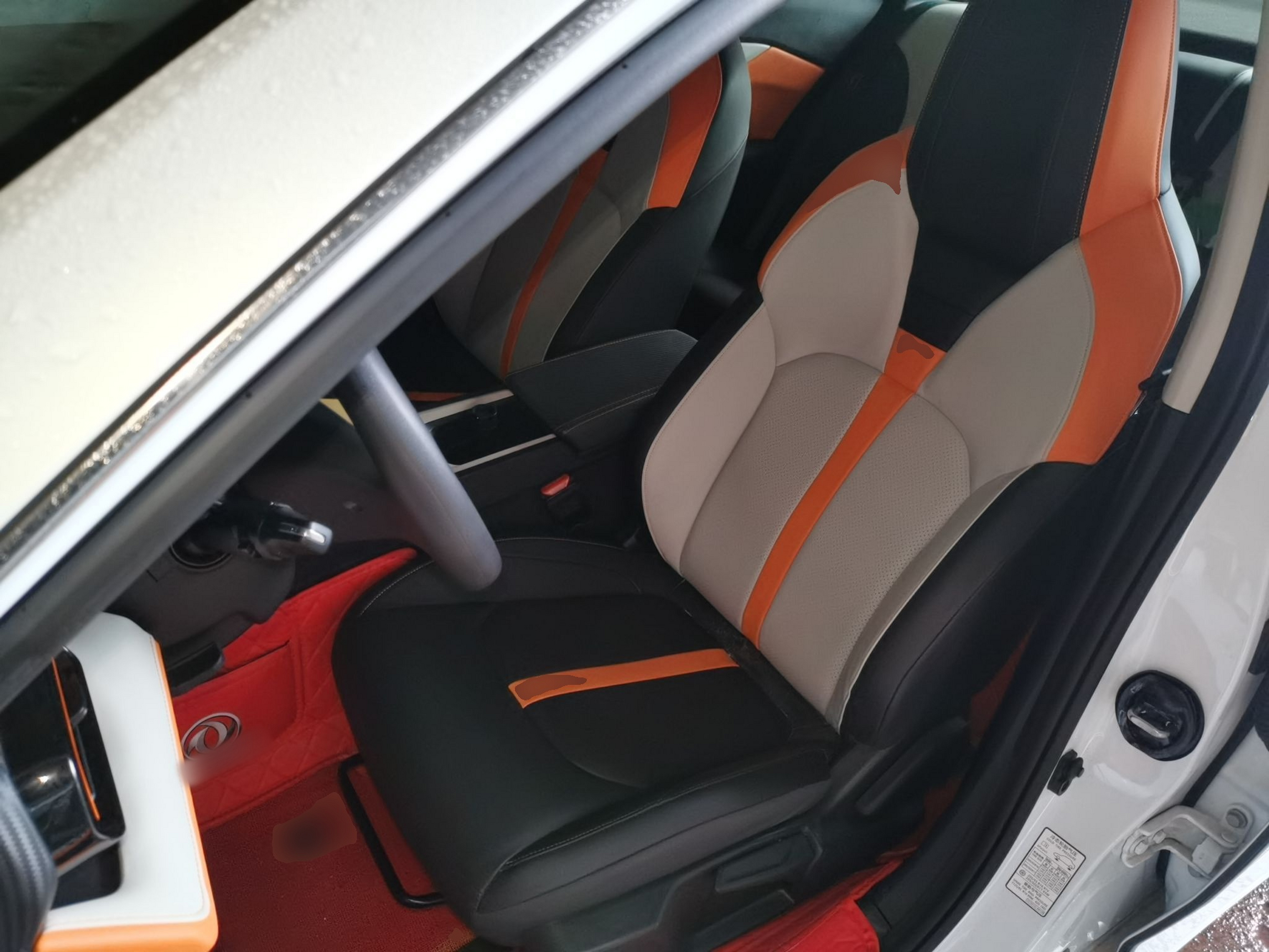 Переднее сиденье в автомобиле