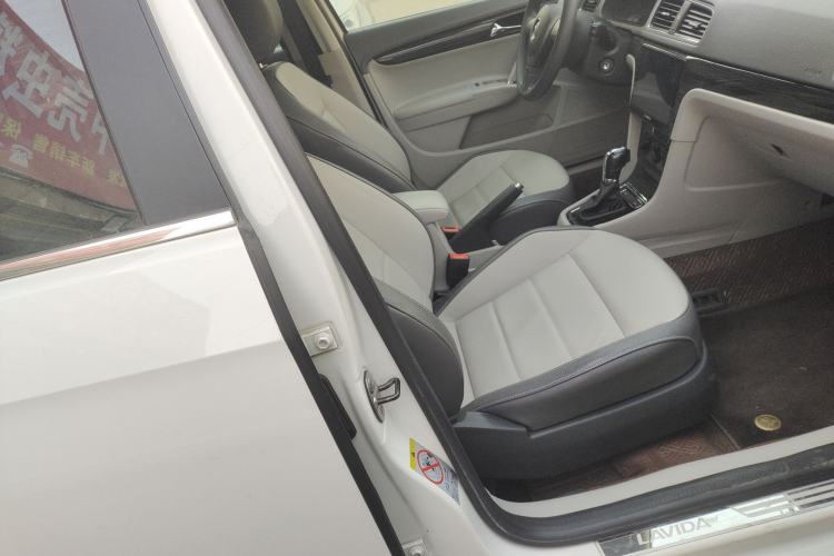 Used Volkswagen Gran Lavida 2013 1.4 TSI Automatic Comfort Model
