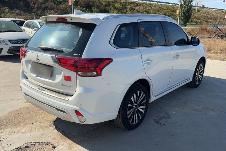 Used Mitsubishi Outlander 2021 2.4L 4x4 Zhi Xiang Edition 7 Seats
