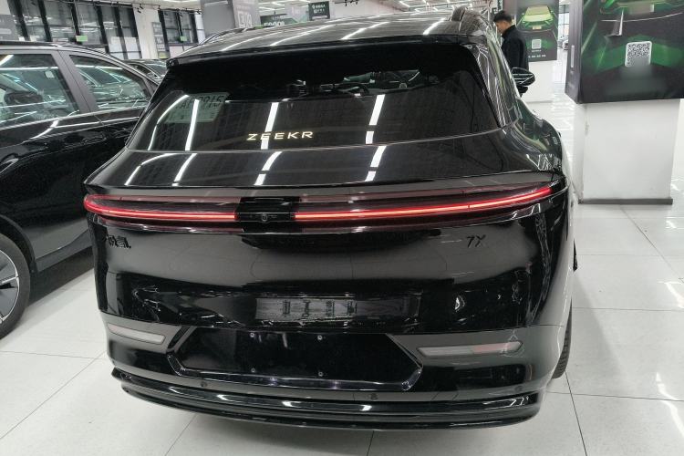 Used Zeekr 7X 2025 100 kWh Long-Range Rear-Wheel Drive with Intelligent Driving Features
