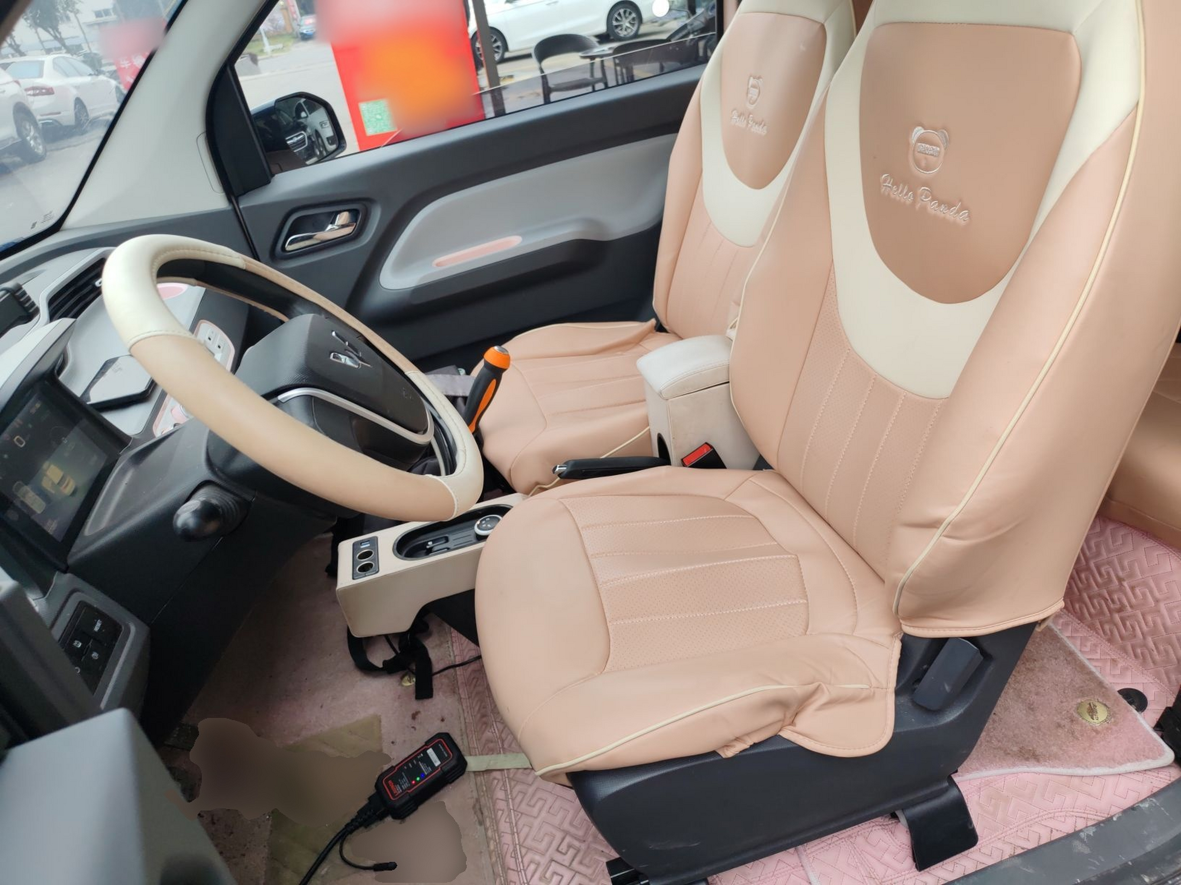 المقاعد الأمامية داخل السيارة