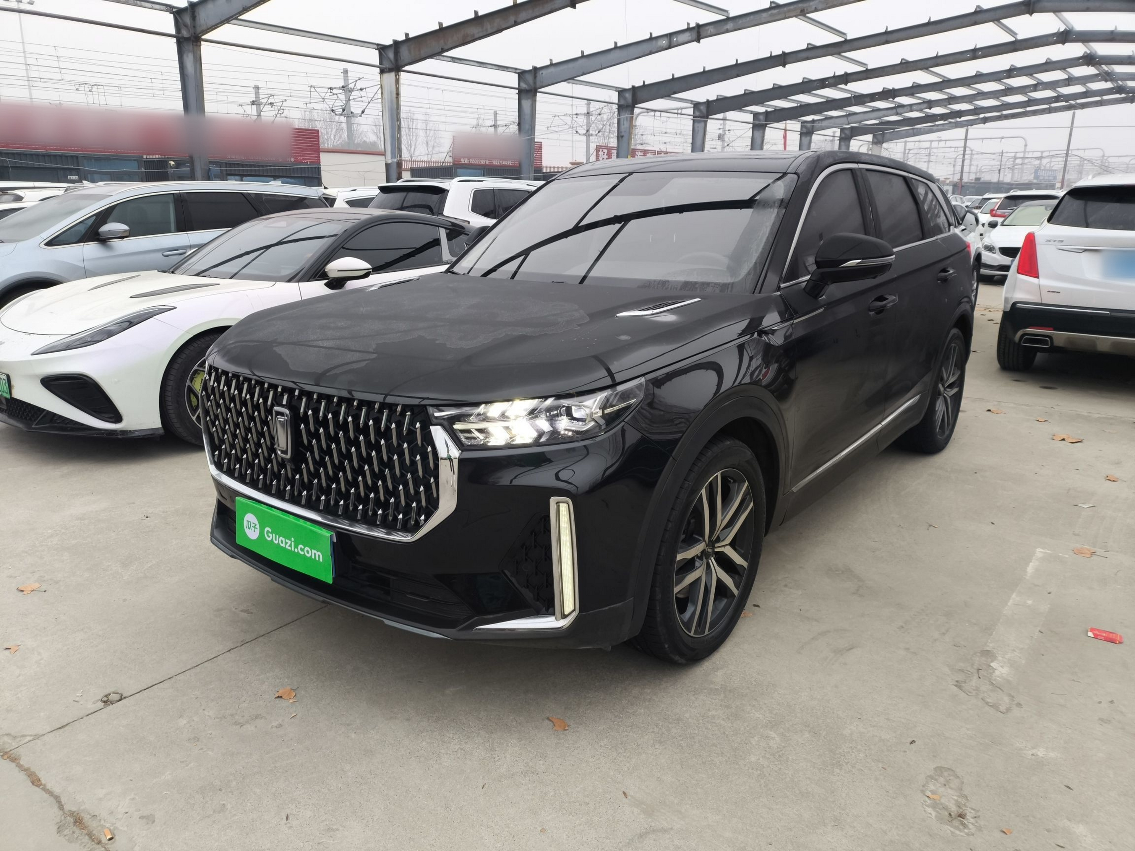 Под передней частью автомобиля