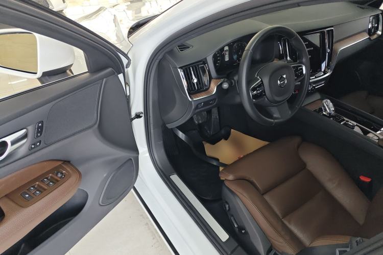 Used Volvo S60 2022 B4 Zhiyuan Luxury Edition