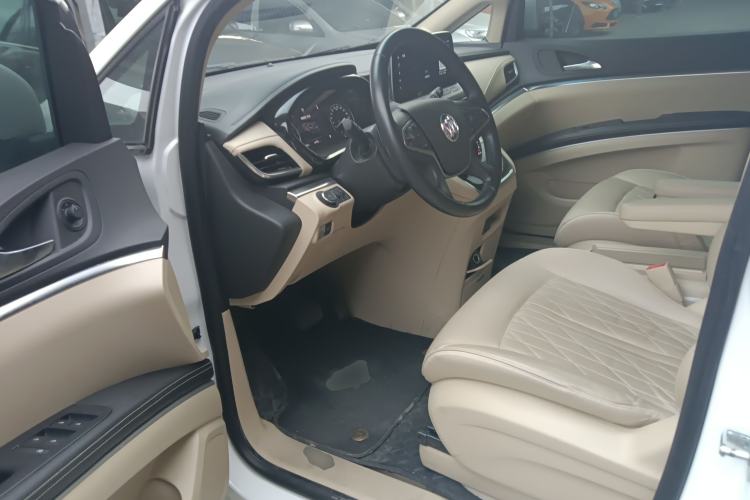 Used Buick GL8 2023 Facelifted Land Cruiser Executive Luxury Version