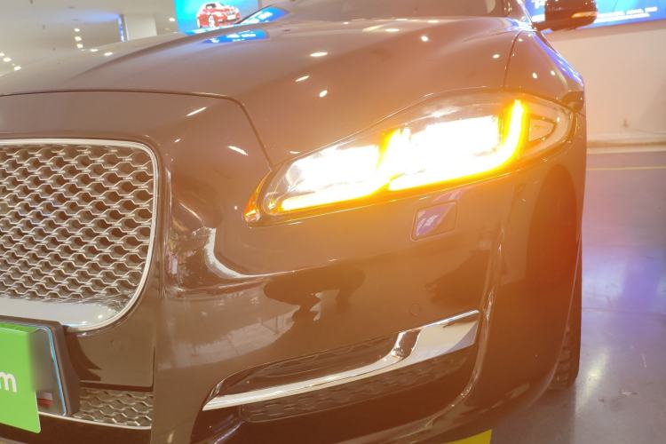 Used Jaguar XJ 2016 XJL 2.0T Two-Wheel-Drive Elegant Business Edition
