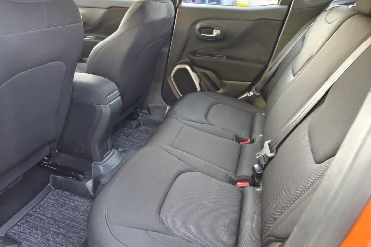 Used  Renegade 2017 180T Automatic Kinetic Edition+
