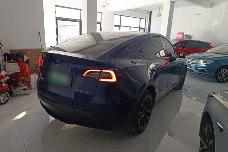 Used Tesla Model Y 2022 Long-Range All-Wheel-Drive Version
